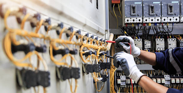 Professional Electrician technician working in Dade City North, FL